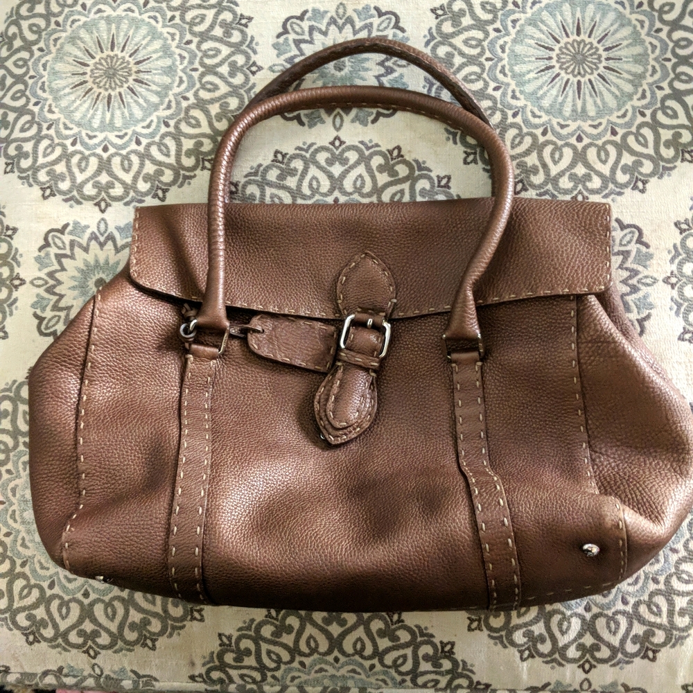COPY - AUTHENTIC LARGE SELLENIA PEBBLED BROWN LEATHER FENDI SHOULDER BAG..GORGE…